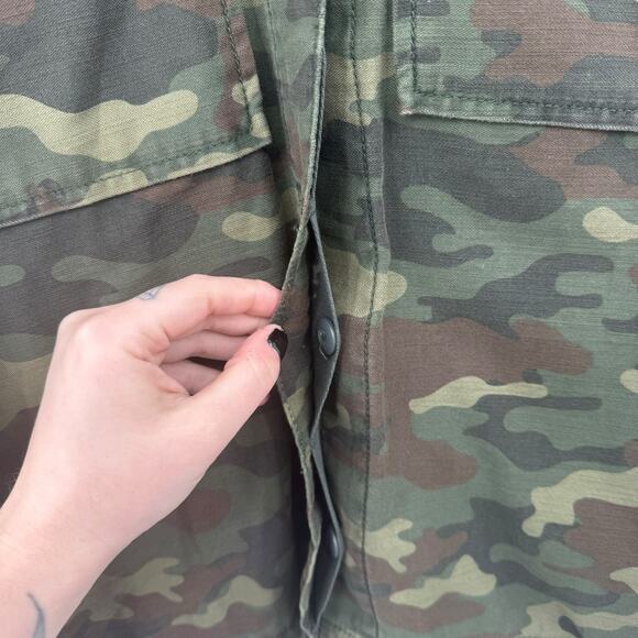 American Eagle Camo Denim Jacket Size Medium Embroidered Heart Camoflauge Coat - Picture 4 of 10